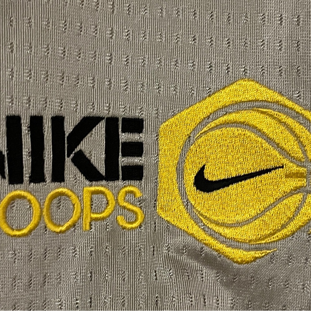 Nike dri fit boys shirt size XL (18-20) - Picture 8 of 8